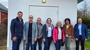 Vor dem Pop-Gebäude in Birkendorf (von links): Bürgermeister Tobias Gantert, Klaus Müller, Ortsvorsteher Ühlingen, Ortsbaumeister Rainer ...