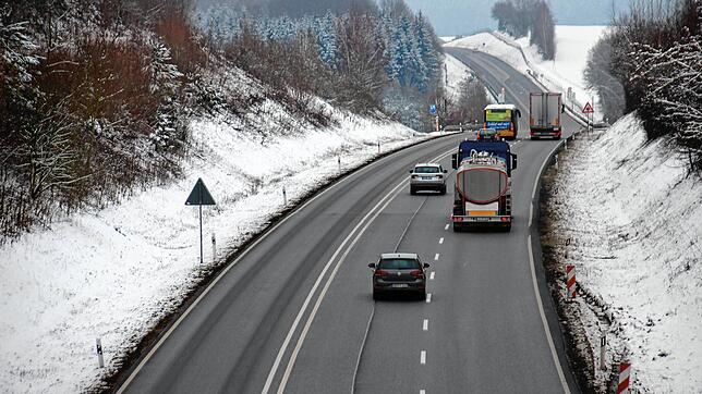 Auf der Bundesstraße 31-neu zwischen Stockach und Überlingen (Blickrichtung) geschahen die Vorfällt, die vor Gericht verhandelt wurden. ...