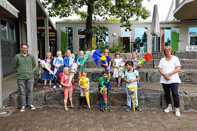 Bodensee-Schule St. Martin, Friedrichshafen: Die Erstklässler der Klasse Fu8b mit Klassenlehrer Manuel Schuster sowie Heike Mrohs.