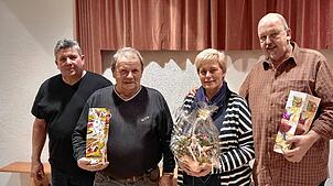 Ehrung für 20 Jahre (von links): Vorsitzender Holger Schäfer, Rolf Güntert, Silke Moser und Stefan Jantke. Bilder: Albert Moser