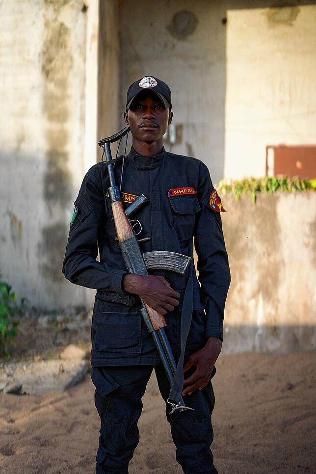 Einer der Stützpunktsoldaten in Südsudan. Das Foto entstand zwei Jahre nachdem Platzer aus dem Auto gezerrt wurde, weil er ein Foto ...