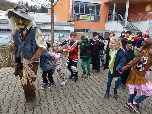 Bild 28: Bilder zur Machtübernahme der Narren im Rathaus Deggenhausertal