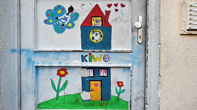 Die Haustür zur Kinderwohnung in der Schlesierstraße. Der Gemeinderat hatte die Idee, diese in ein neues Gebäude umziehen zu lassen. ...