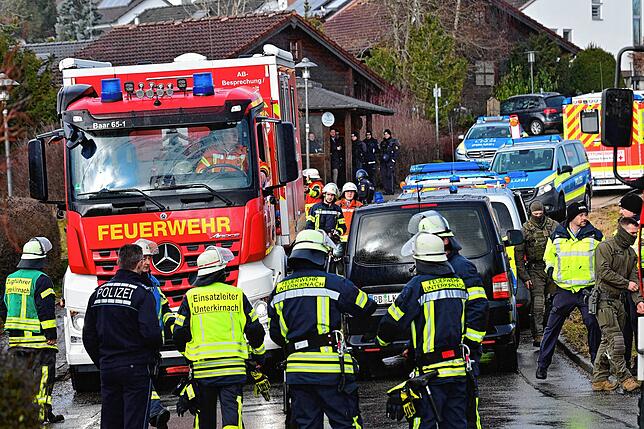 Zahlreiche Feuerwehrleute wurden mobilisert.