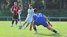 Schlusspunkt: Sandro D‘Accurso wurde im Strafraum gefoult und verwandelte den fälligen Elfmeter zum 7:1-Endstand selbst. Mit drei ...