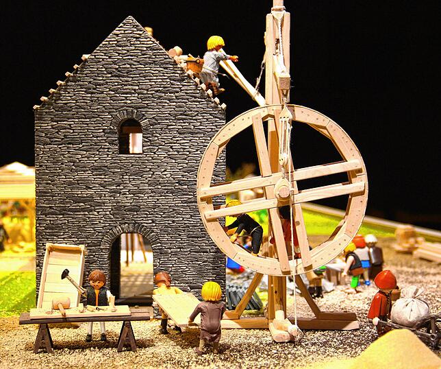Der Bau der ersten Klosterkirche auf der Reichenau wird genau geschildert.