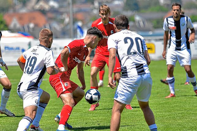 Bild 35: SC Freiburg II gewinnt Test beim FC Erzingen gegen den FC Zürich II mit 6:3 – wir haben Fotos!