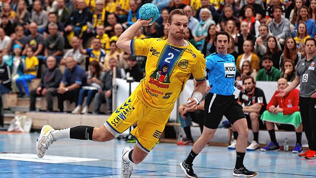Die Konstanzer Drittliga-Handballer (Michel Stotz am Ball) hatten gegen Leutershausen keinen guten Tag erwischt.