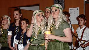 Die Jugend der Kieschtockzunft ist beim Unterkirnacher Zunftball gerne dabei und feiert Fasnet. Bilder: Cornelia Putschbach