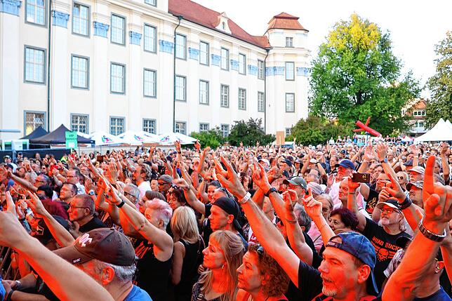 Bild 8: Schlossgarten Open Air: Tausende Rockfans feiern Gotthard und Krokus -  Die besten Bilder