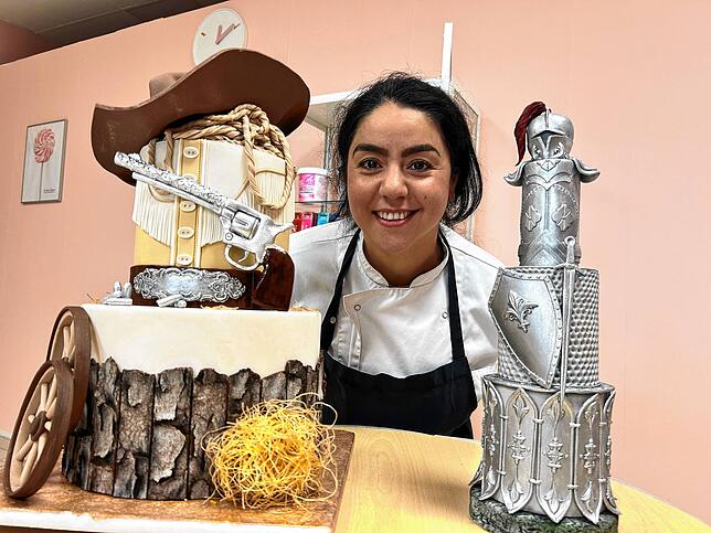 Mit diesen beiden Torten hat Züleyha Sözer bei der My Cake-Messe 2023 in Friedrichshafen abgeräumt. Unter den Fondant-Schichten verbirgt ...