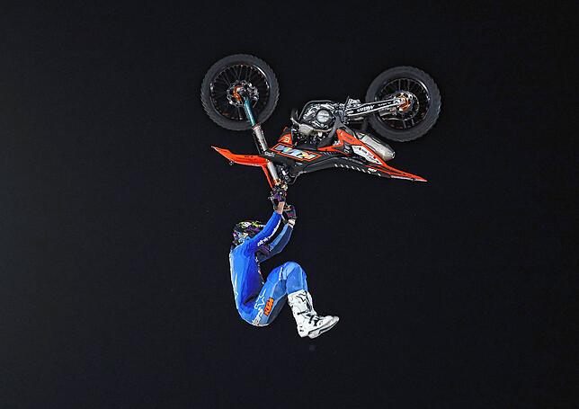 Bild 4: Zwischen Adrenalin und Tradition: Der spektakuläre Showabend beim Fest der Pferde auf den Immenhöfen