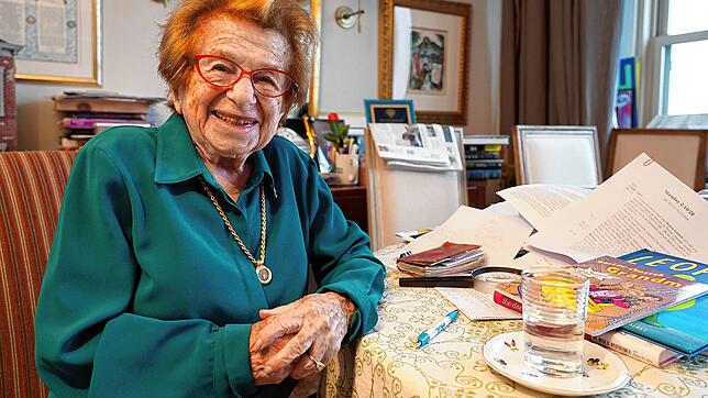 Sexualtherapeuthin Dr. Ruth Westheimer in ihrer Wohnung im Norden Manhattans.