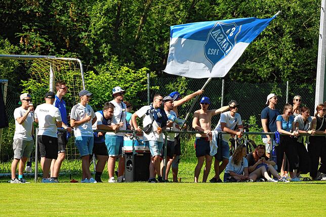 Bild 9: SV Karsau schießt sich mit 14:0 bei der Spvgg. Utzenfeld zum Titel &ndash; und wir haben Bilder!