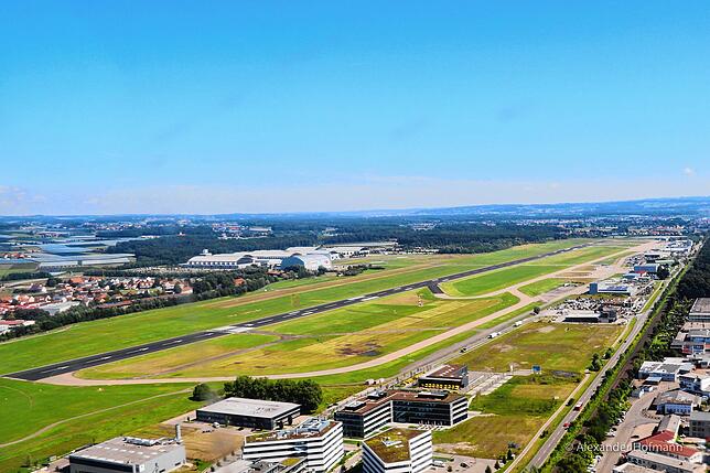 Bald könnte wieder mehr los sein am Flughafen Friedrichshafen. Ende des Monats soll das noch laufende Insolvenzverfahren abgeschlossen sein.