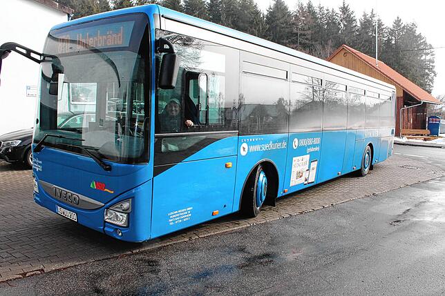 Niederflurbusse werden im Linienverkehr eingesetzt, so wie dieser der Firma Luschin. Für den Transport von Narren mit ihrem ganzen ...
