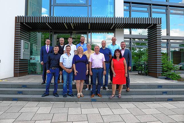 Der neue Gemeinderat (vorn von links: Marius und Martin Störk, Julia Keller, Wolfgang Rößler und Elfriede von Ow-Haag; hinten von ...