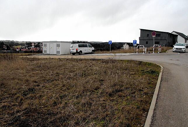 Direkt im Anschluss an die bestehende Bebauung sollen 20 neue Wohnungen auf der Fläche im Vordergrund das Wohnungsangebot in Bräunlingen ...