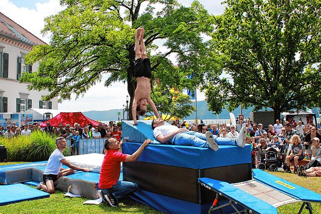 Bild 15: Bilder vom Hafenfest-Sonntag mit Turn-Show, Bürgermeister-Mutprobe und Flohmarkt (1)