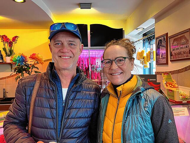 Sonja und Roland Volk sind kaufen seit Jahren bei der Metzgerei Holwegler ein: „Weil wir dann wissen, wo das Tier herkommt und wie ...