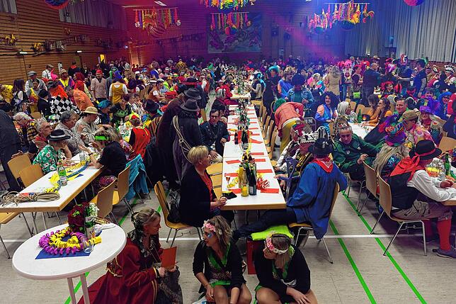 Die Linzgauhalle wurde nicht nur für den Sport, sondern auch für Großveranstaltungen wie die Hennensuppe genutzt.