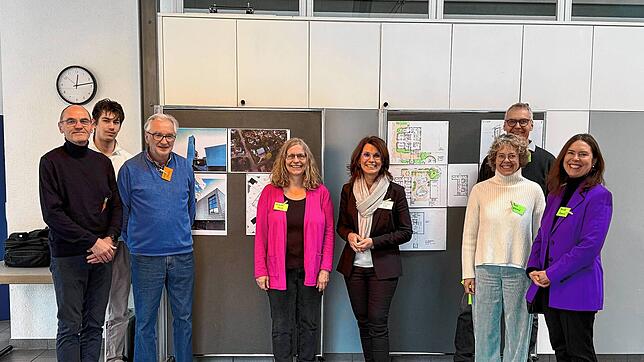 Beim Infotag (von links): Ekkehard Windler, Carlo Farner, Winfried Handke, Andrea Kaiser, Rita Schwarzelühr-Sutter, Beate Harmel, Fried ...