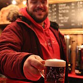 Wie ein Bierchen nicht ohne Schaumkrone: Das Glühbier.