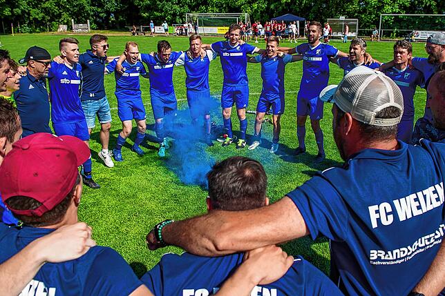 Bild 37: FC Weizen bleibt nach 2:0-Sieg beim FC Huttingen in der Kreisliga A &ndash; und wir haben Bilder
