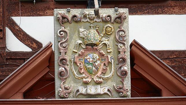 Das Wappen des ältesten Hauses in Bermatingen.