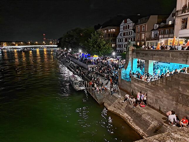 Bild 41: Basel lässt es krachen! Die schönsten Bilder des Feuerwerks am Rhein