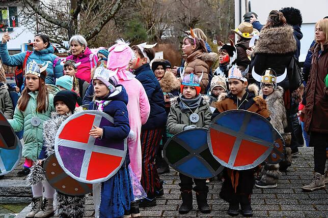 Bild 12: Unvergessliche Momente: Der Kinderumzug und Rathaussturm in Unterkirnach – Bilder des Narrensamens!