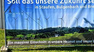 Von wem stammt das Plakat gegen geplante Windräder? Foto: Wilfried Dieckmann