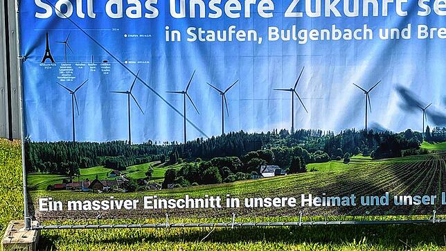 Von wem stammt das Plakat gegen geplante Windräder? Foto: Wilfried Dieckmann