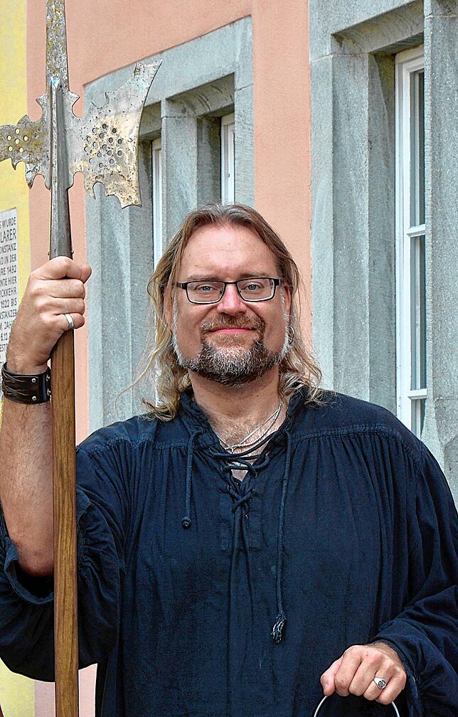 Bei seiner ersten Halloween-Führung am 31. Oktober schlüpft Historiker Ulrich Büttner ab 18.00 Uhr in die Rolle eines Werwolfes und weiß ...