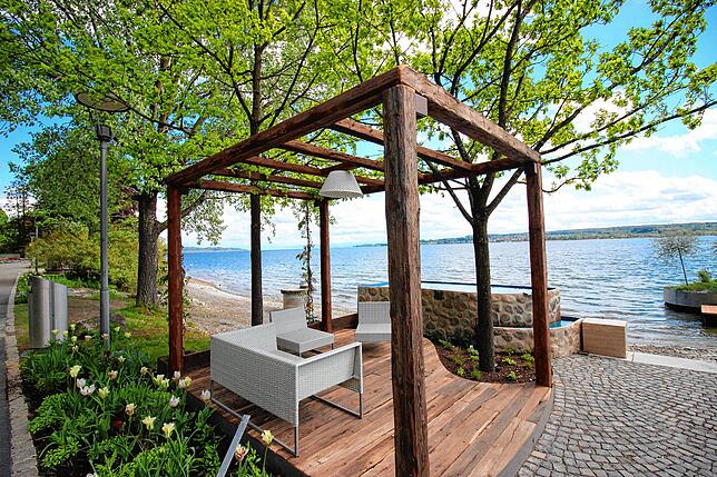 Ein Pavillon zum Verweilen, der im Villengarten aufgebaut worden ist und nun der Besucher im Jahr 2021 harrt.