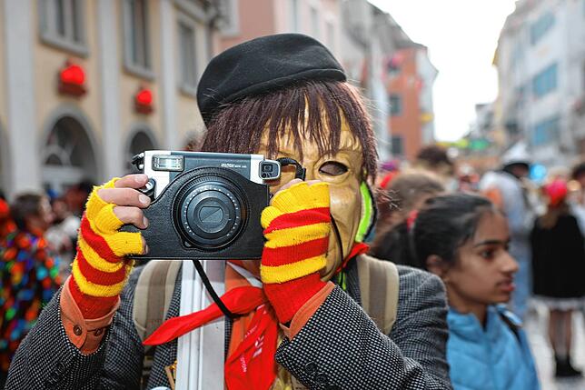 Bild 1: Ho Narro! Die Straßenfasnacht in der Konstanzer Altstadt ist in vollem Gang
