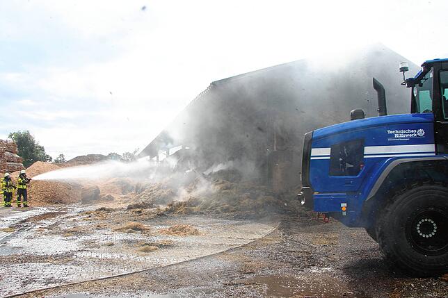Bild 17: Scheune brennt: Bilder vom Großeinsatz der Feuerwehr in Bernau-Goldbach