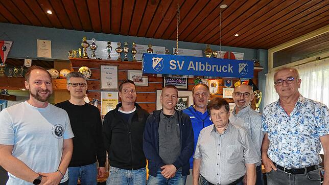 Gut aufgestellt ist der Vorstand des Fördervereins des SV Albbruck (von links): Michael Fengler, Sebastian Mai, Bernd Feichtenschlager, ...