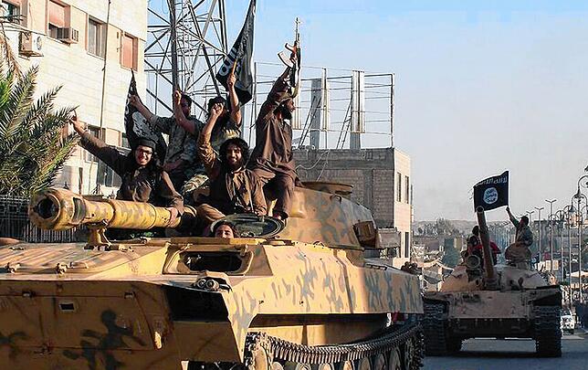 Dieses undatierte Bild, welches am 30. Juni 2014 vom Raqqa Media Center der Terrormiliz Islamischer Staat zur Verfügung gestellt wurde, ...