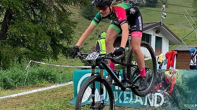 Stark im Aosta Tal: Die Rheinfelder Mountainbikerin Finja Lipp nahm &ndash; im ungewohnten Trikot vom Team Freiburger Pilsener Merida ...