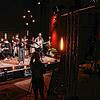 Der Sonntagsgottesdienst wird in Singen gefilmt und zeitgleich im Internet übertragen. Bei den gefühlvollen Einlagen der Band werden die ...