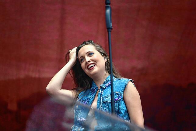 Bild 14: Die besten Bilder vom Auftritt von Alice Merton auf dem Southside 2024