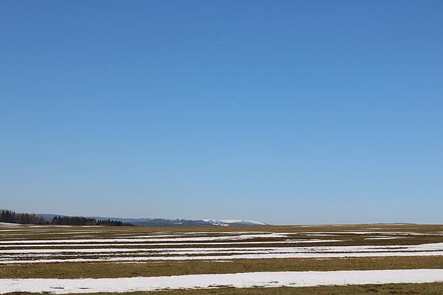 Es wird nicht zuviel versprochen. Von den Bauplätzen in Breiten II sieht man tatsächlich den Feldberg.