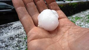 Bild : Hagelkörner groß wie Taubeneier! Bilder vom Unwetter am 1. Juni in Bad Säckingen