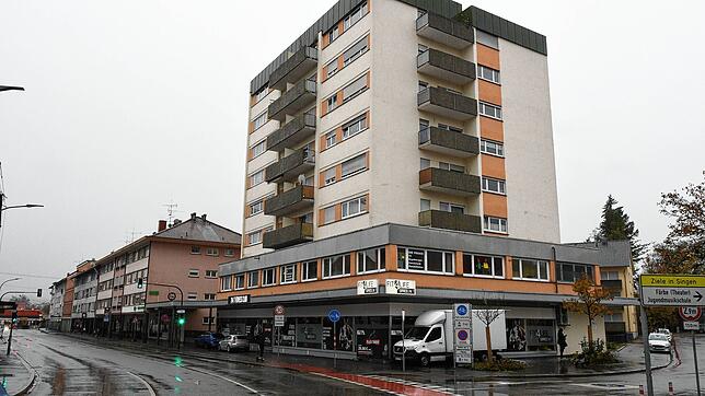 Das Gebäude, in dem sich mutmaßlich das Singener Wahlkreisbüro des AfD-Landtagsabgeordneten Bernhard Eisenhut befindet – zumindest steht ...