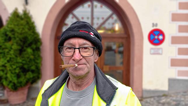 Hansi Eckert mit Stumpen und Wägele.