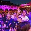 Viele Besucher bei Nelly Furtado und Joya Marleen beim Festival Stars in Town auf dem Herrenacker inmitten der Schaffhauser Altstadt.