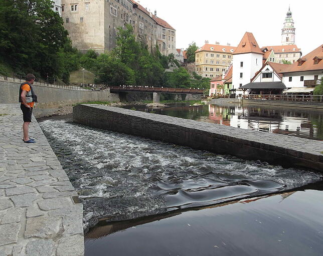 Albert Frey wirft einen Blick auf die Abfahrt vor dem Schloß von Cesky Krumlov.