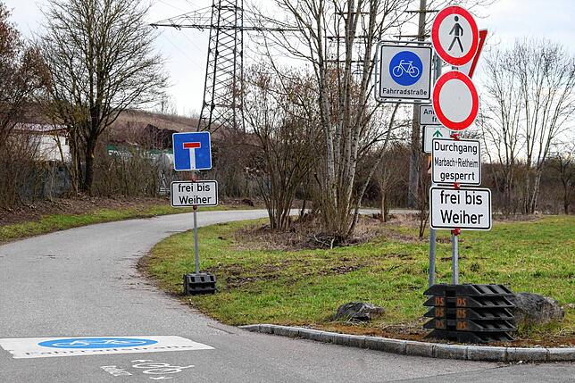 Von der Niederwiesenstraße in Villingen kommend endet der Radweg nach Rietheim/Marbach während der Baumaßnahmen am Fischweiher.