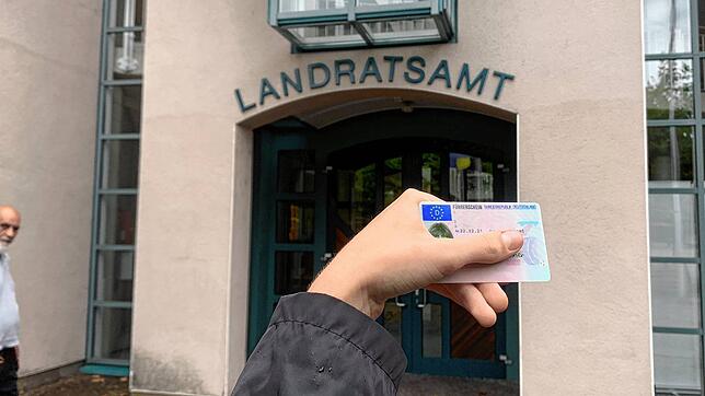 Das Landratsamt Konstanz muss die Führerscheinanträge genehmigen. Die Wartezeiten betragen aktuell bis zu drei Monate. Warum dauert das ...